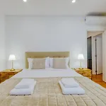 Portucale ! Trendy Retreat Appartamento Almada
